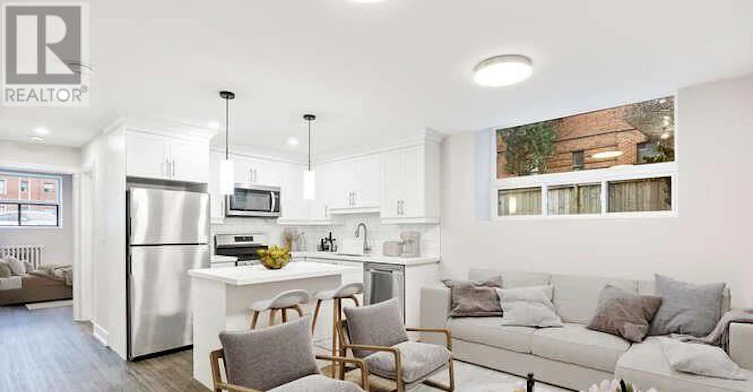 B2-18 Anglesey Boulevard, Toronto, ON, M9A 3B3