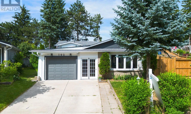 102 Hickory Heights Crescent