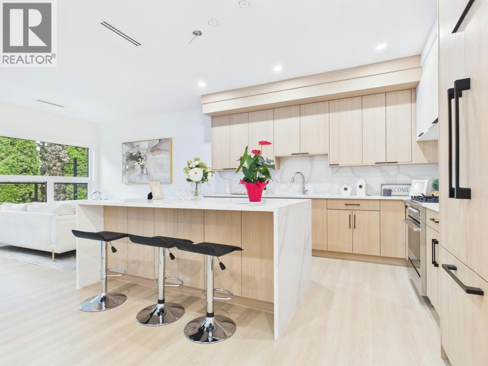 3-6118 Irmin Street - 2