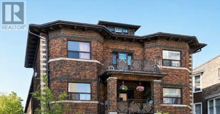 208-1643 Bloor Street W, Toronto, ON, M6P 1A6