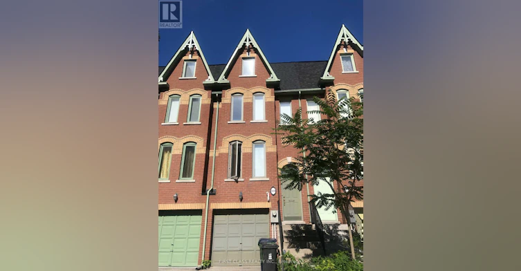 32D Oxford Street, Toronto, ON, M5T 1N9