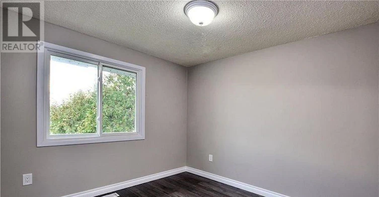 MAIN 2 FLOORS-49 Bendingroad Crescent, St. Catharines, ON, L2N 5R4 - 9