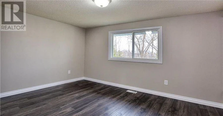 MAIN 2 FLOORS-49 Bendingroad Crescent, St. Catharines, ON, L2N 5R4 - 7