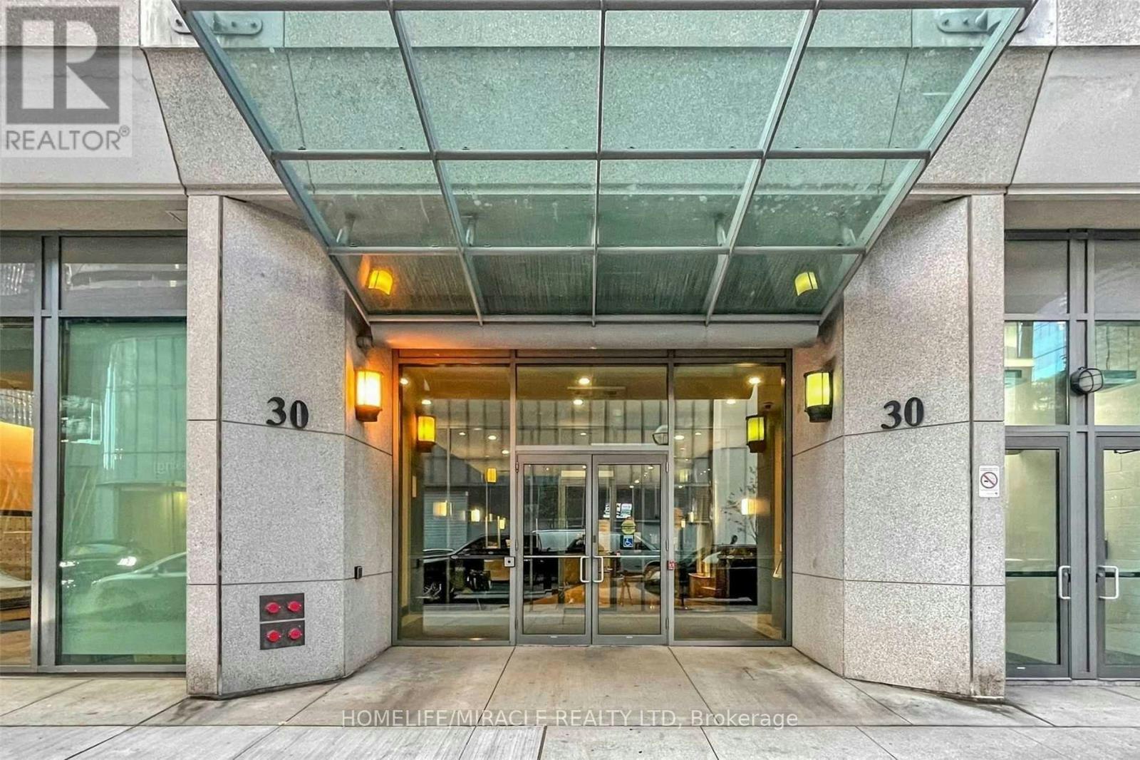 1509-30 Grand Trunk Crescent, Toronto, ON, M5J 3A4 - 2