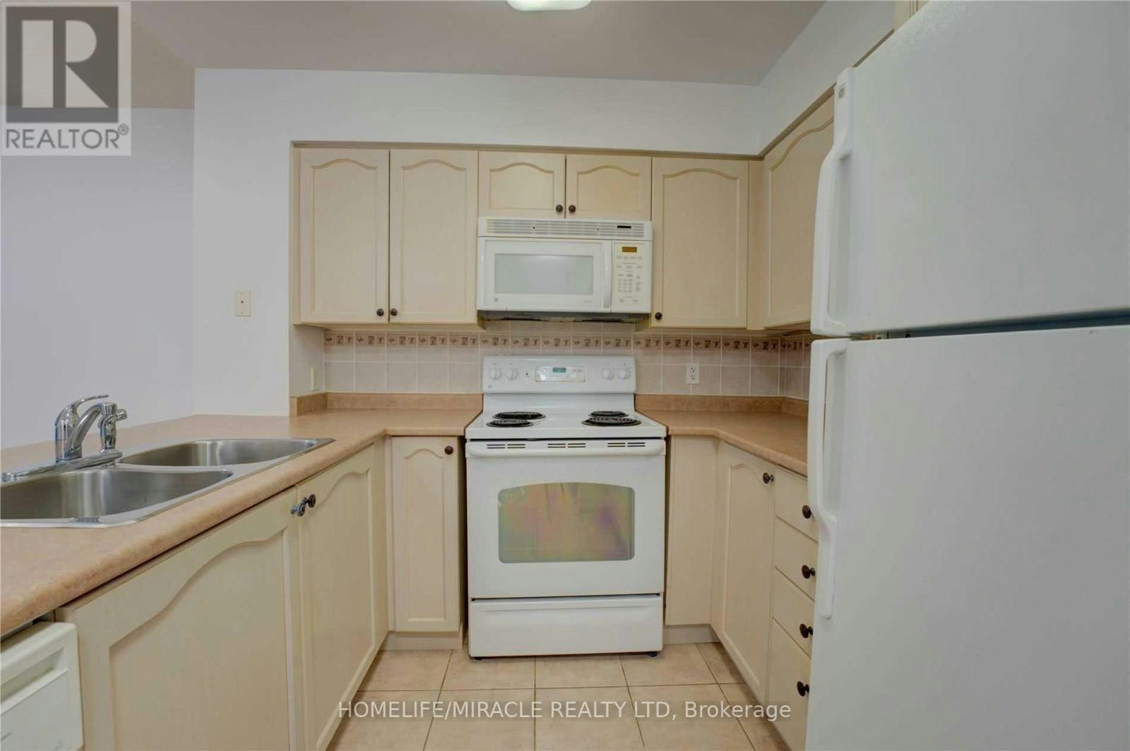 1509-30 Grand Trunk Crescent, Toronto, ON, M5J 3A4 - 11