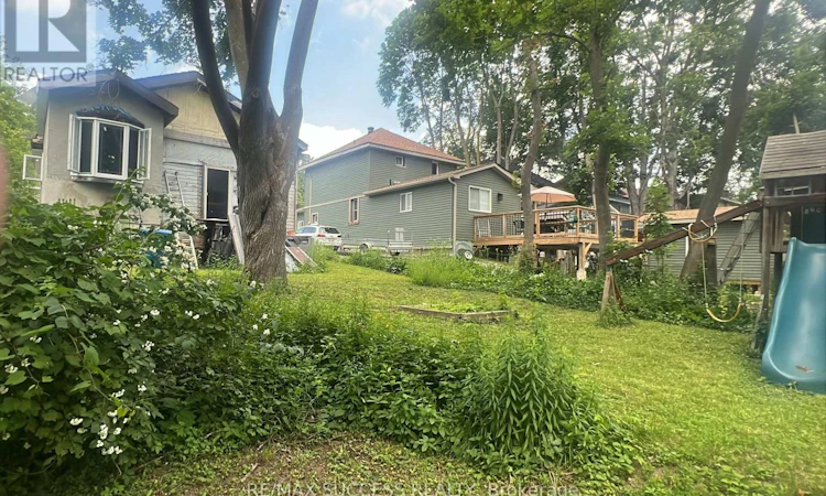 243 Harvey Street W