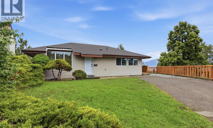 324 Whiteshield Crescent