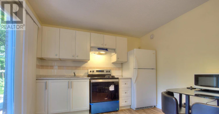6 Bellbury Crescent, Toronto, ON, M2J 2J7 - 3