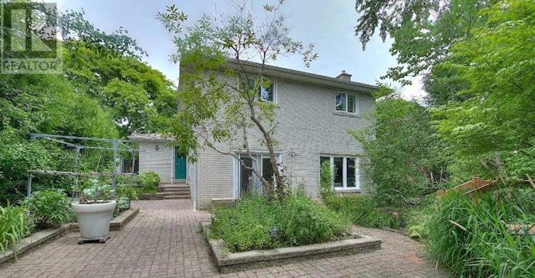 6 Bellbury Crescent, Toronto, ON, M2J 2J7
