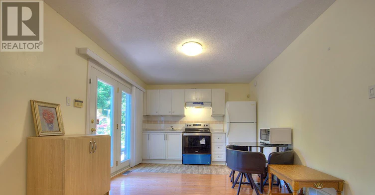 6 Bellbury Crescent, Toronto, ON, M2J 2J7 - 2