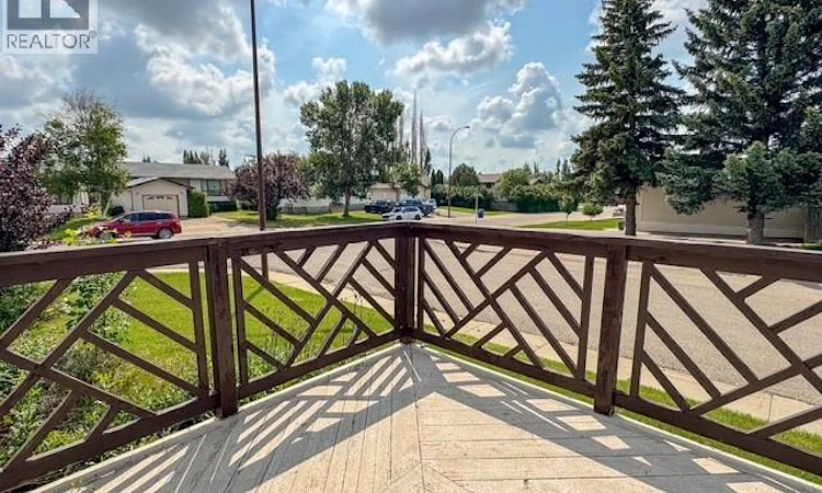 437 Russell Crescent