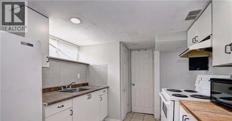 Lower-147 Courtland Avenue E, Kitchener, ON, N2G 2T9 - 2