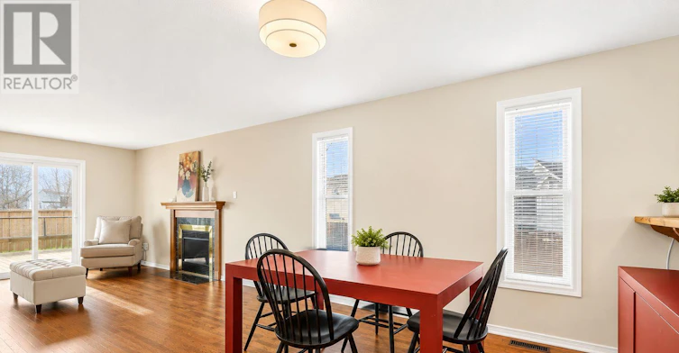 84 Newborough Crescent, Ottawa, ON, K2G 6A9 - 6