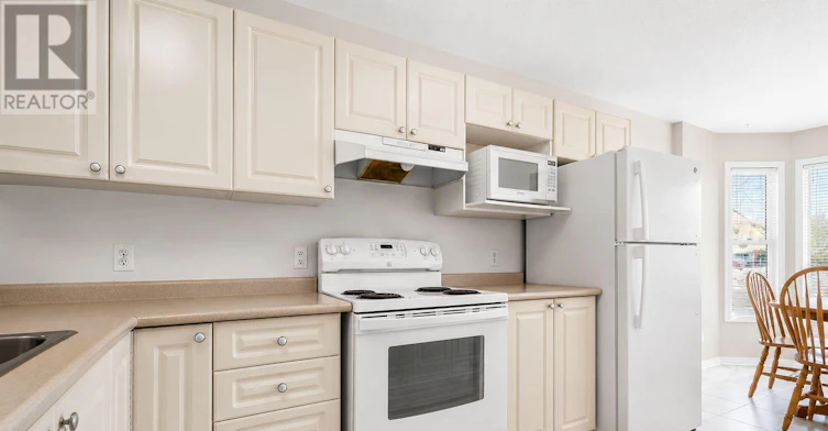 84 Newborough Crescent, Ottawa, ON, K2G 6A9 - 4