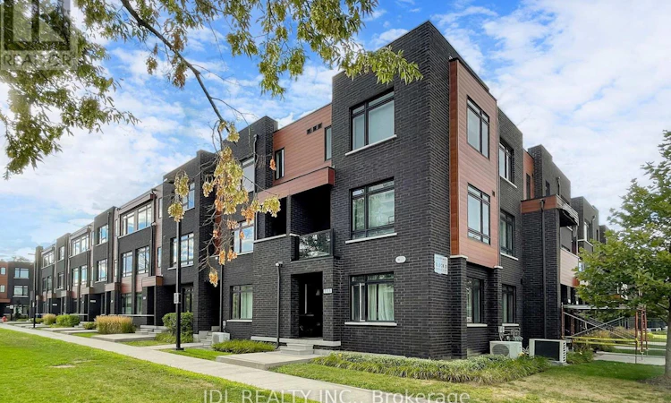 112-370 Red Maple Road