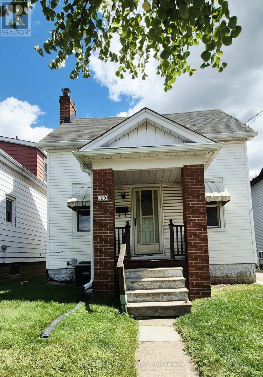 125 Broadway Avenue, Hamilton, ON, L8S 2W2