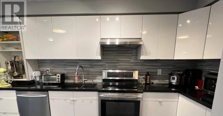 9013 Yonge Street, Richmond Hill, ON, L4C 0L4 - 9