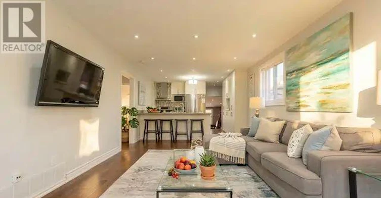 19 Amiens Road, Toronto, ON, M1E 3S5 - 4