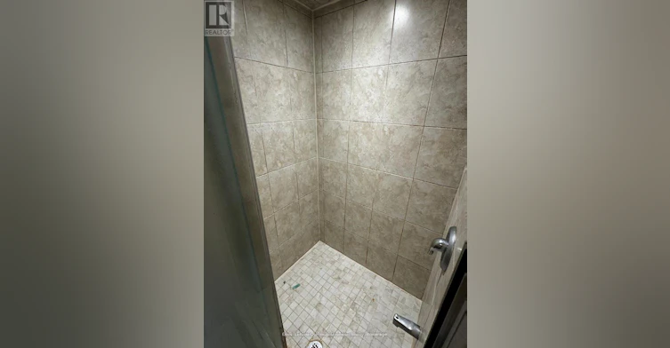 UPPER-105 Poyntz Avenue, Toronto, ON, M2N 1J3 - 2