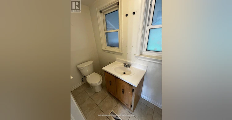 UPPER-105 Poyntz Avenue, Toronto, ON, M2N 1J3