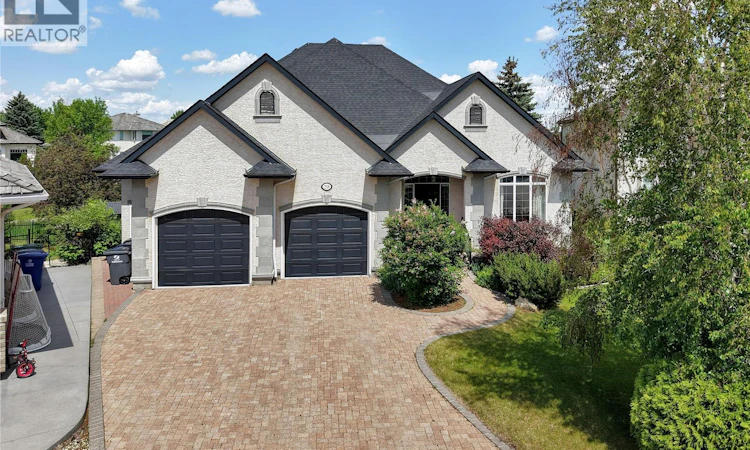 218 Horlick Crescent