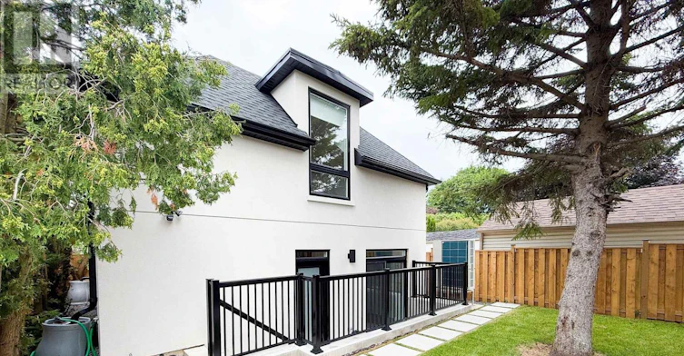 GARDEN-104 Frankdale Avenue, Toronto, ON, M4J 4A3