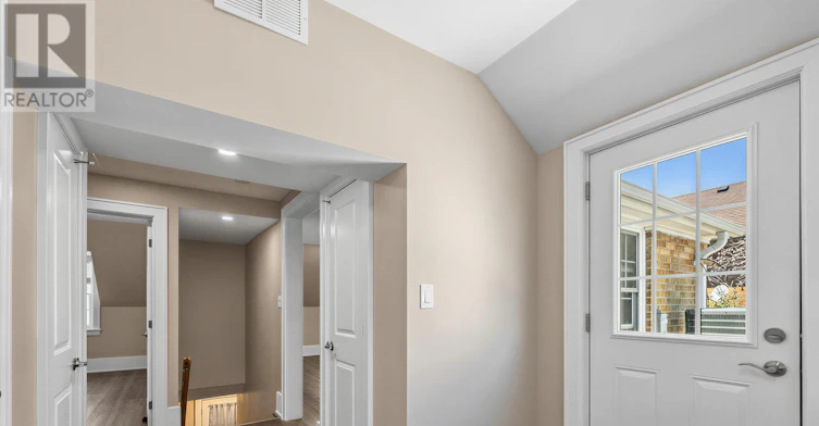 UPPER-107 Kent Street, Whitby, ON, L1N 4Y1 - 6