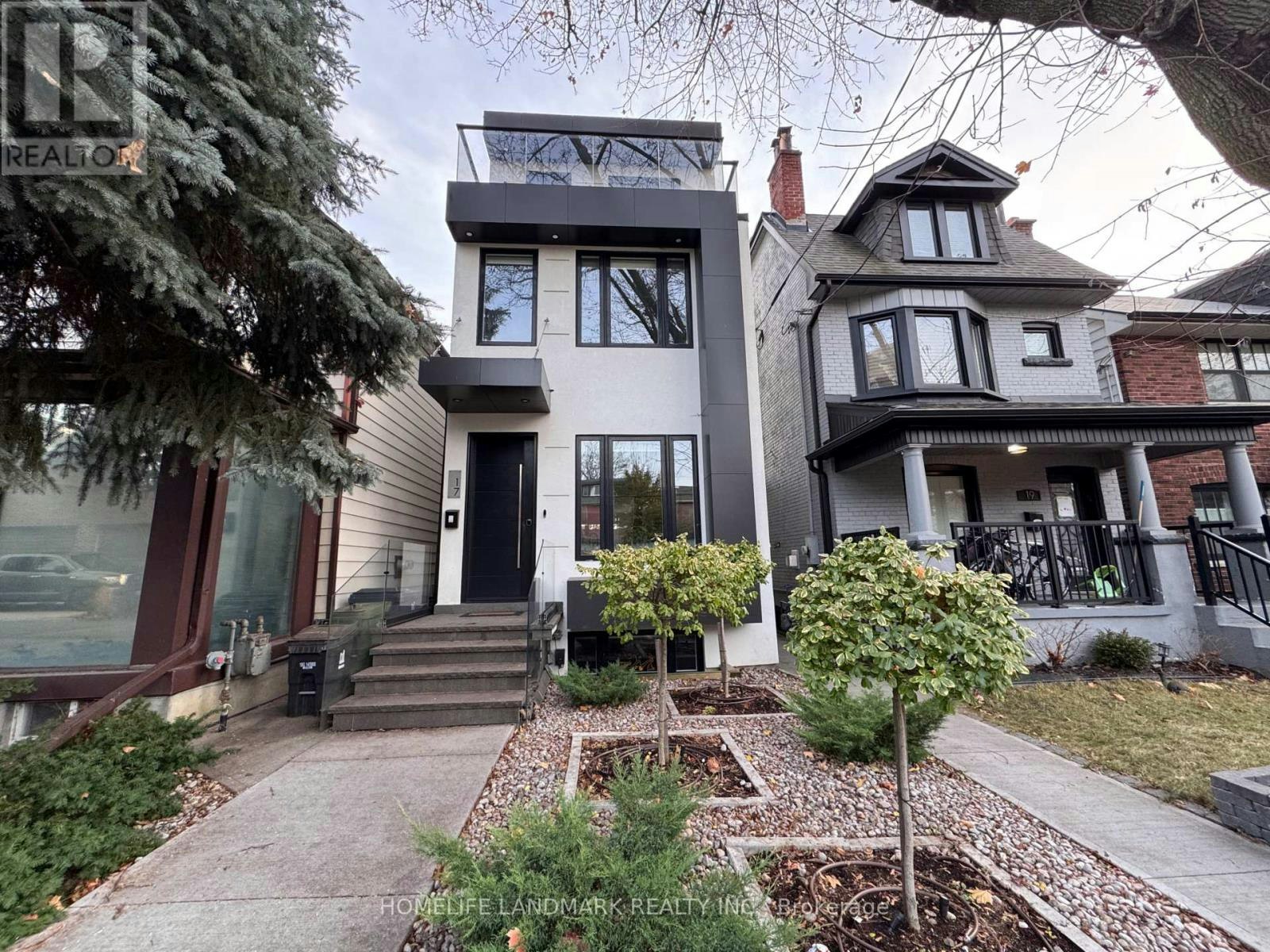 17 Hocken Avenue, Toronto, ON, M6G 2K1