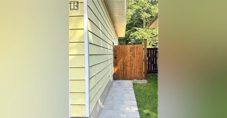 LOWER-510 Oakridge Place, Waterloo, ON, N2L 4P2 - 2