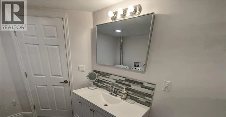 LOWER-510 Oakridge Place, Waterloo, ON, N2L 4P2 - 7