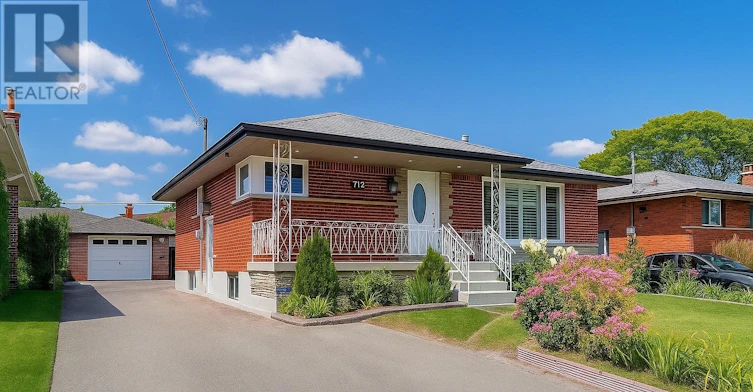 MAIN-112 Sunrise Drive, Hamilton, ON, L8K 4C3