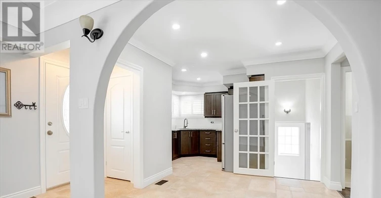 MAIN-112 Sunrise Drive, Hamilton, ON, L8K 4C3 - 3