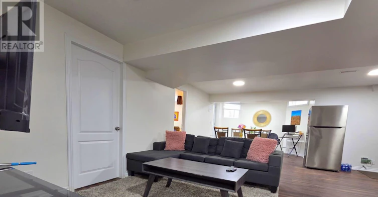 23 Thistledown Crescent, Whitby, ON, L1R 3P2 - 2