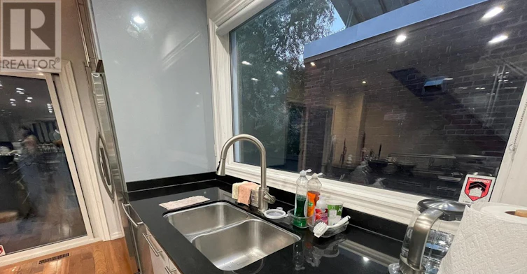 UPPER A-193 Brunswick Avenue, Toronto, ON, M5S 2M4 - 12