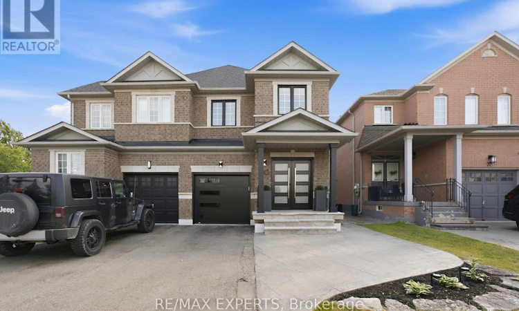 30 Lismer Crescent