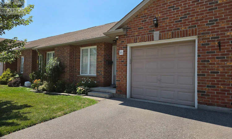 11-100 Stroud Crescent