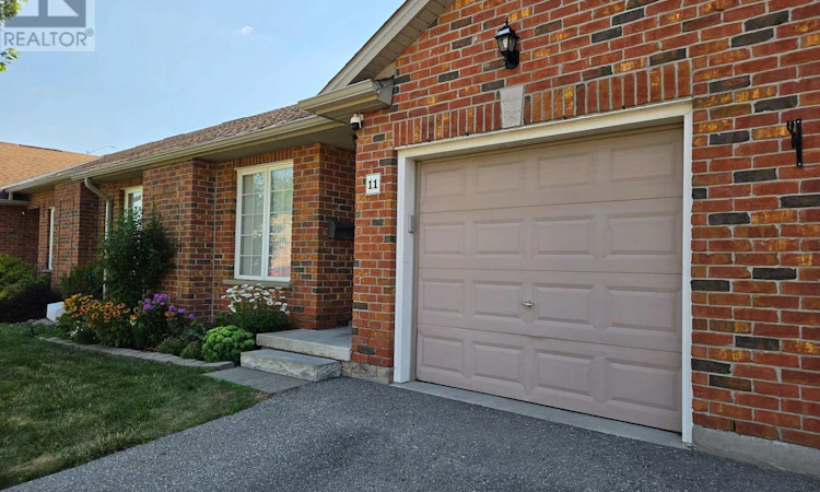 11-100 Stroud Crescent