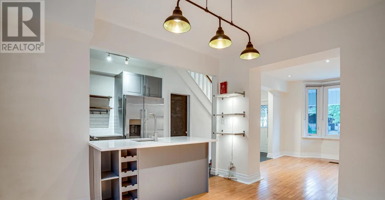 20 Connaught Avenue, Toronto, ON, M4L 2V9 - 13