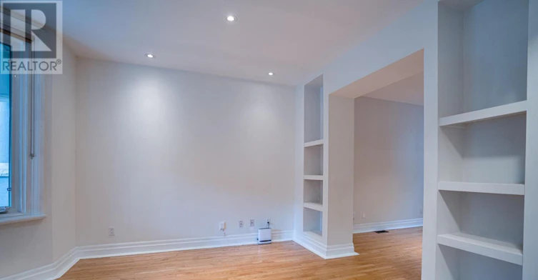 20 Connaught Avenue, Toronto, ON, M4L 2V9 - 7