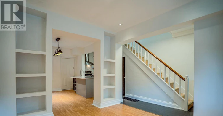 20 Connaught Avenue, Toronto, ON, M4L 2V9 - 8