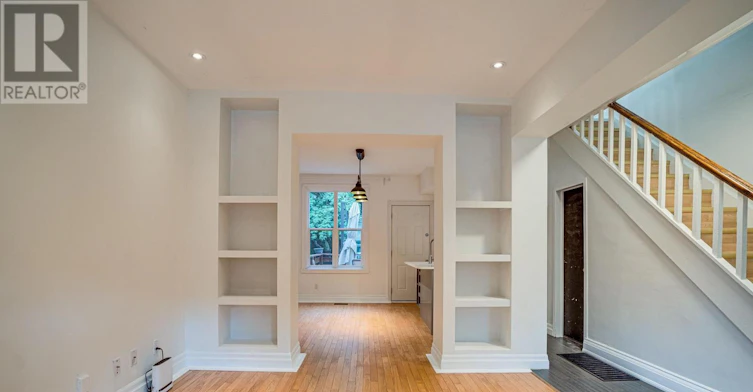 20 Connaught Avenue, Toronto, ON, M4L 2V9 - 9
