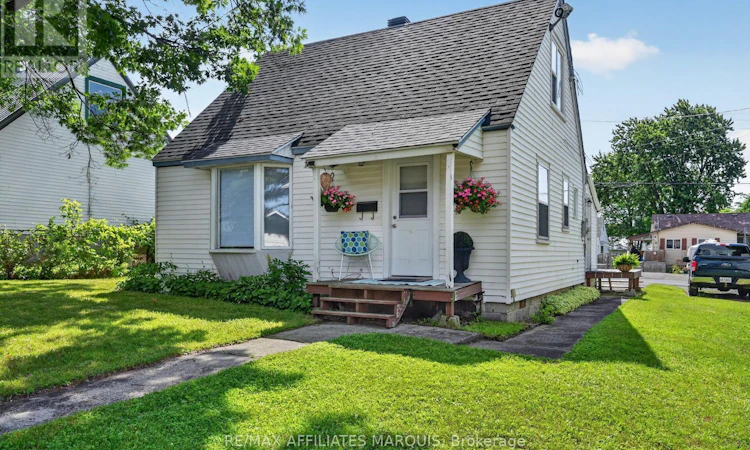 12 Churchill Crescent