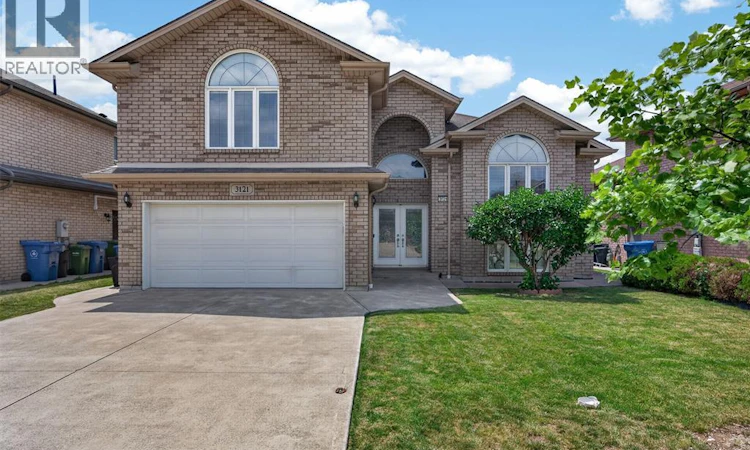 3121 Troup Crescent
