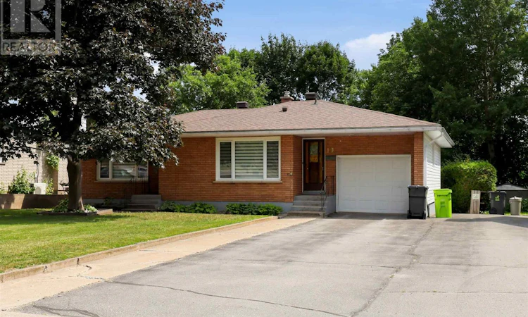19 Grandriver Crescent