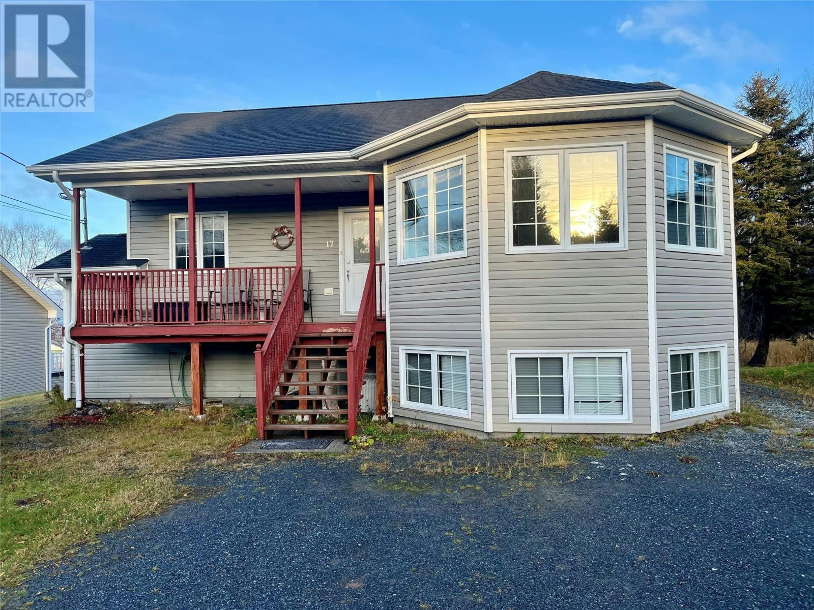 17 Hillview Avenue, Pasadena, NL, A0L 1K0