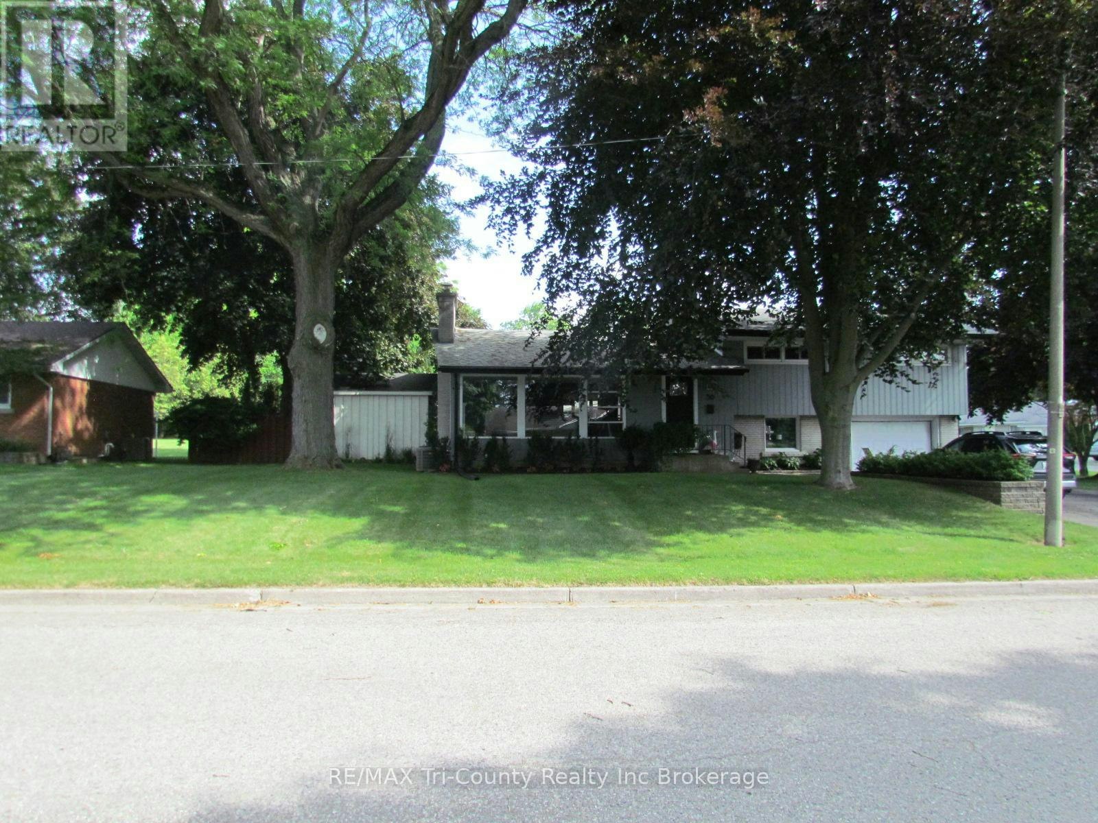 30 Fairfield Crescent, Tillsonburg, ON, N4G 2B4