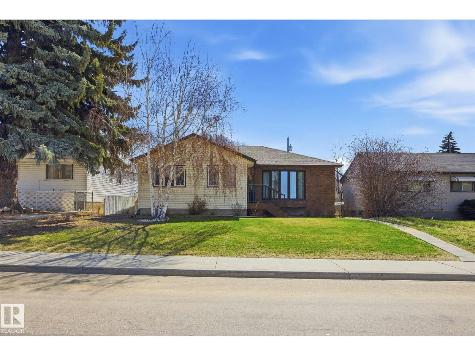 10667 65 Street NW, Edmonton, AB, T6A 2N9