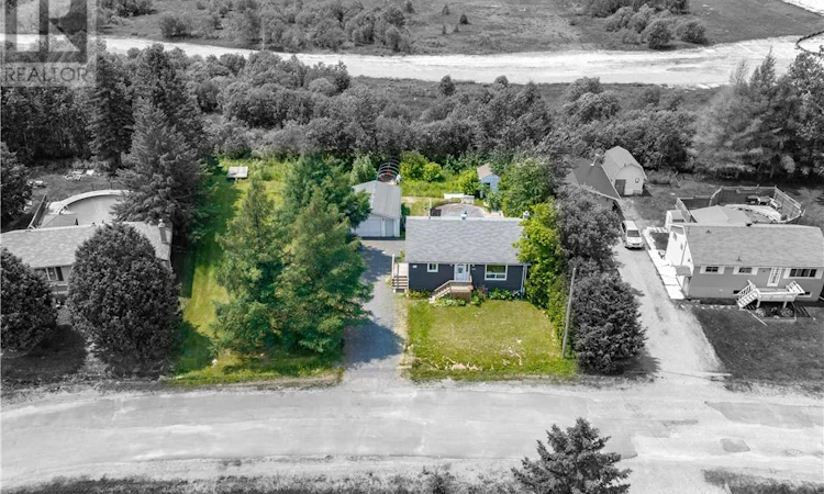 401 Denis Crescent