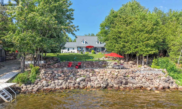6 Du Lac Drive