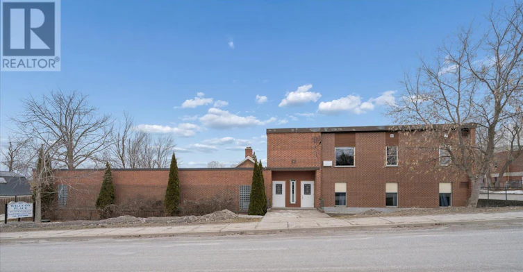 201-1027 Willcox Street, Smith-Ennismore-Lakefield, ON, K0L 1H0 - 2